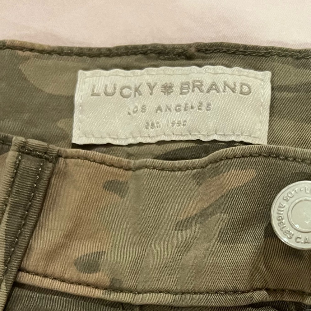 Size 2. Lucky Brand camouflage pants. Like new. Worn twice.